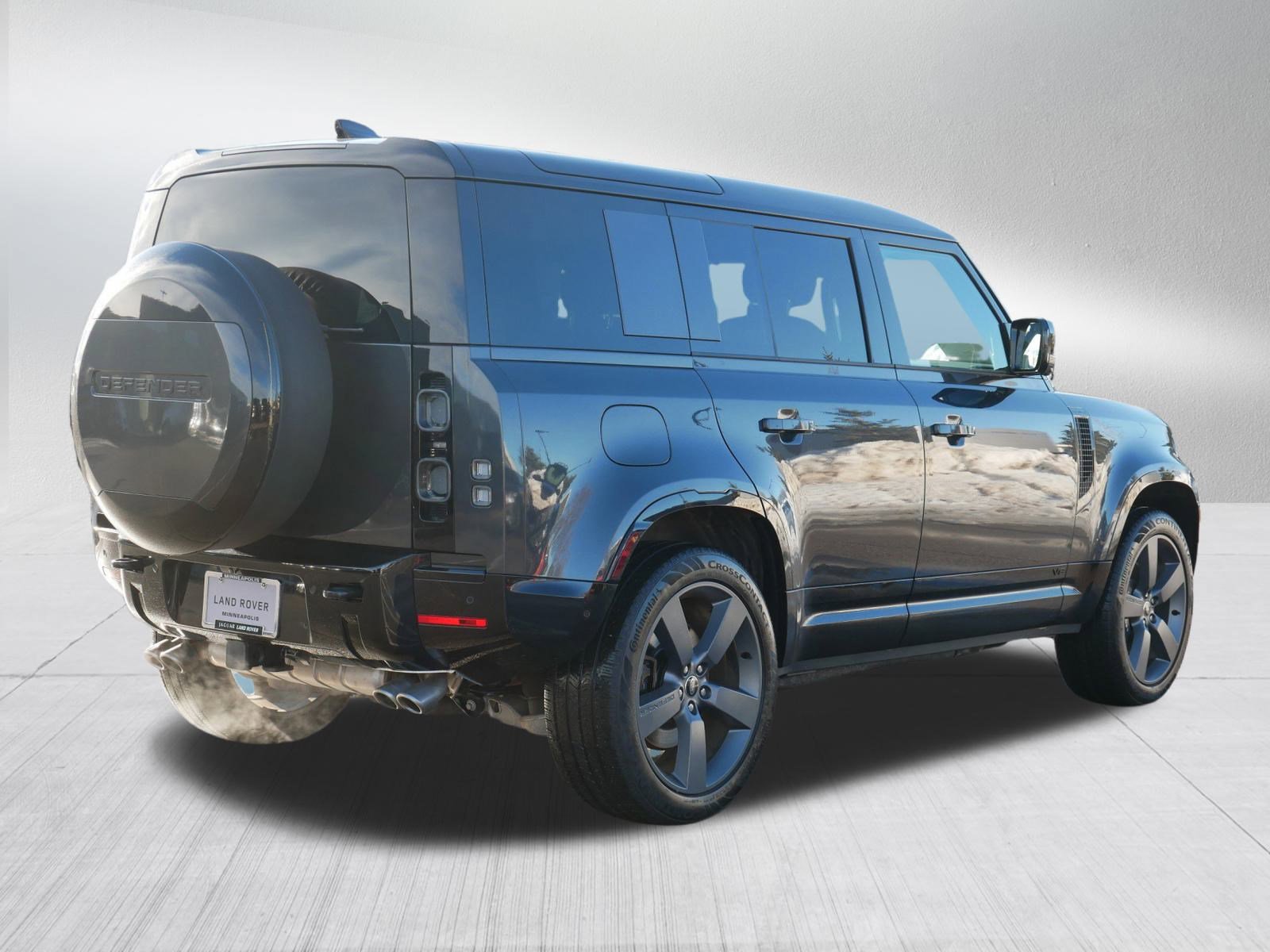 Certified 2025 Land Rover Defender 110 V8 image 5