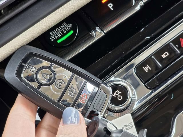 Used 2025 Lincoln Corsair Reserve w/ Jet Appearance Package image 15