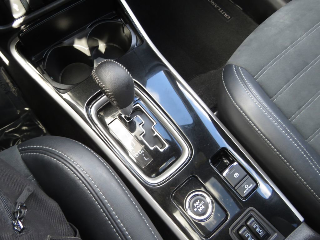 Used 2019 Mitsubishi Outlander SEL image 25