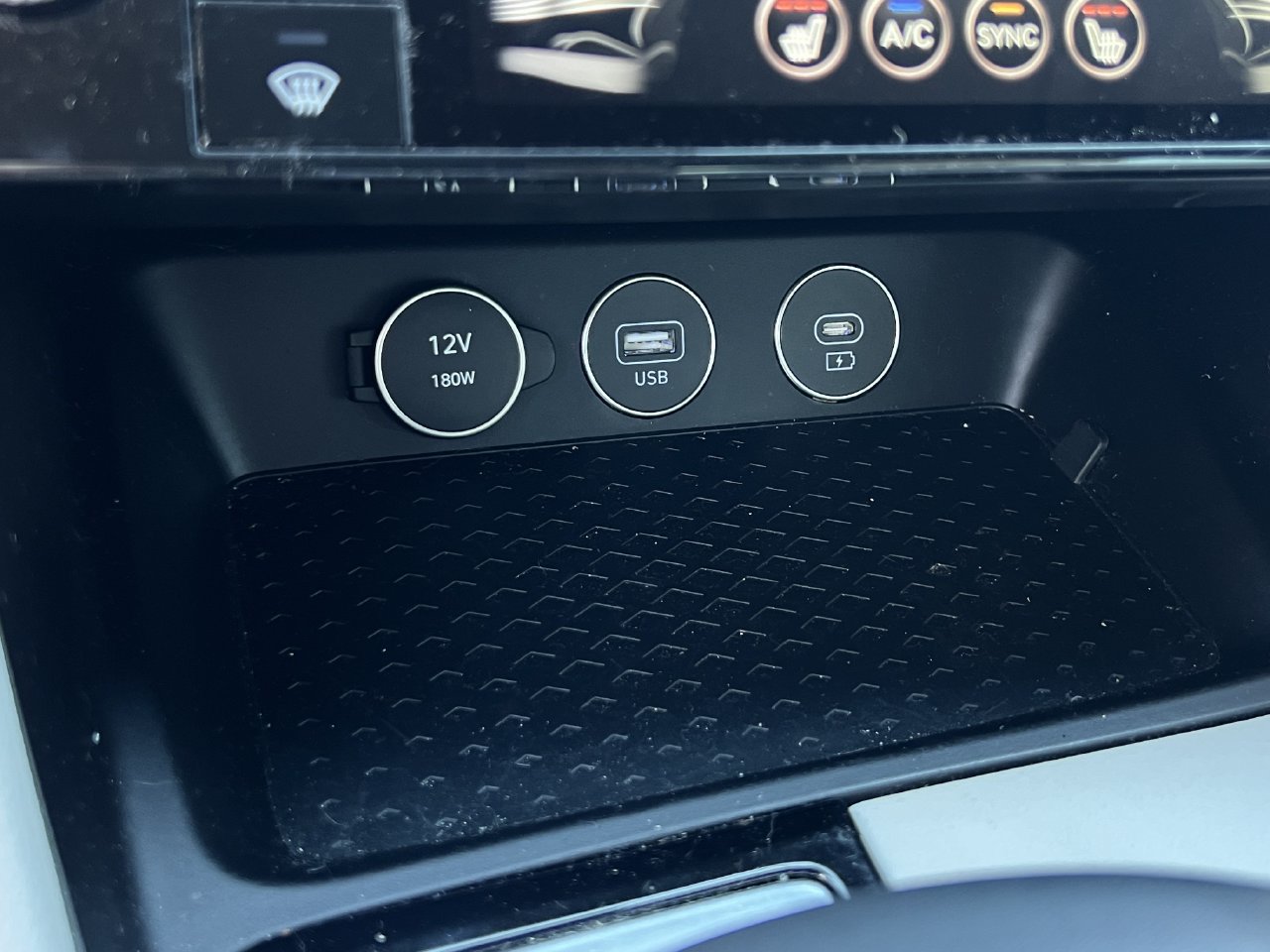 Used 2024 Genesis G70 2.5T RWD image 19