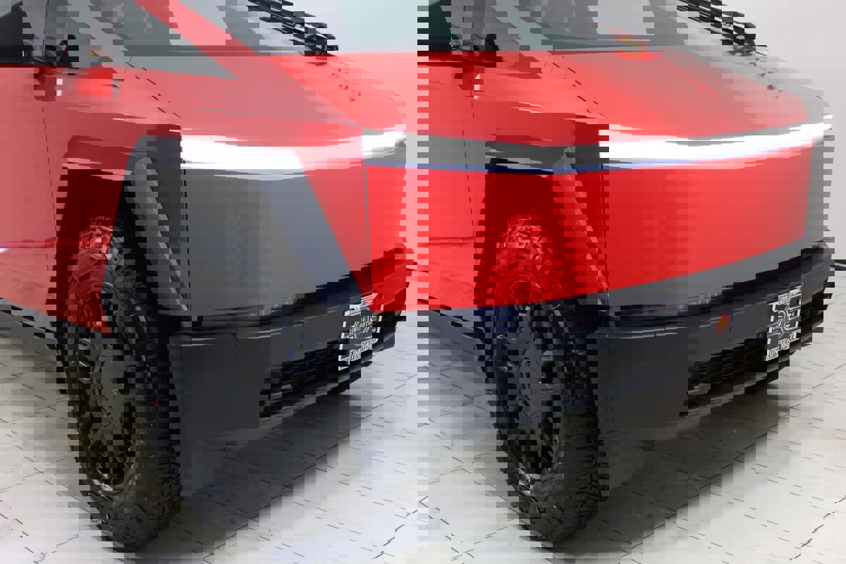 Used 2024 Tesla Cybertruck AWD Crew Cab image 37