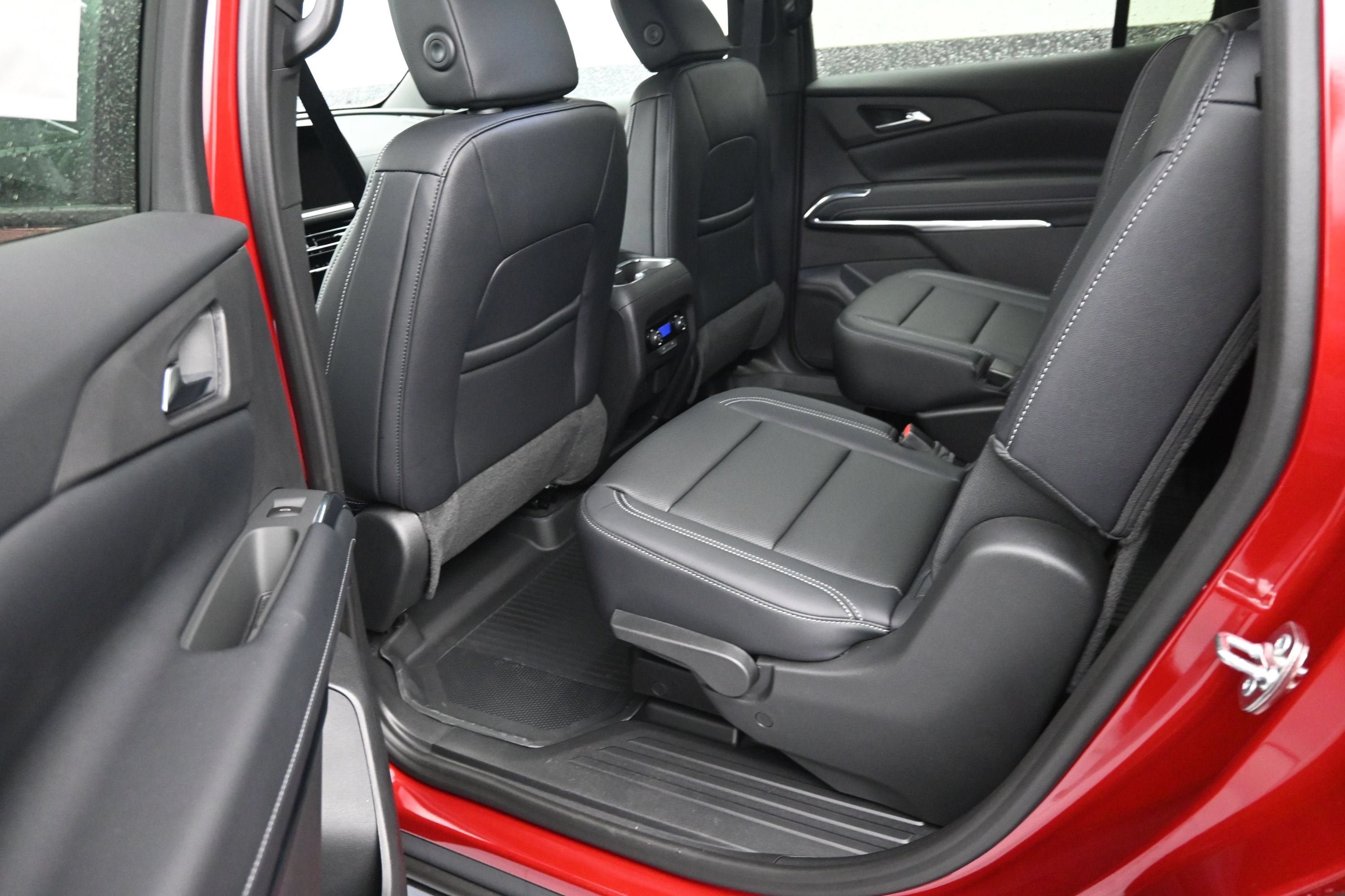 New 2026 Chevrolet Traverse LT w/ Driver Confidence Package FWD image 28