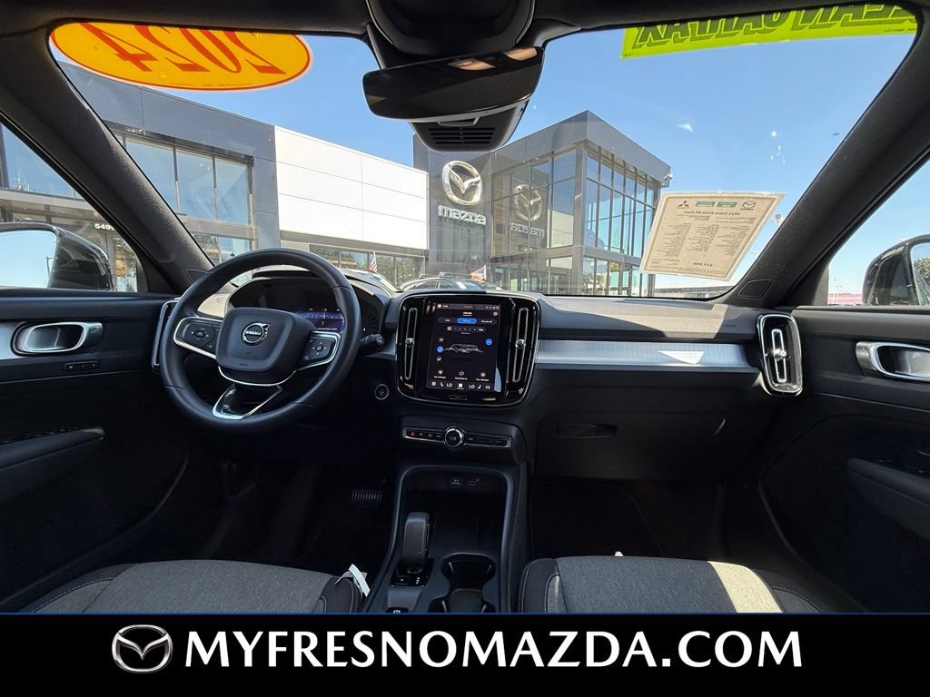 Used 2024 Volvo XC40 B5 Core AWD/4WD image 24