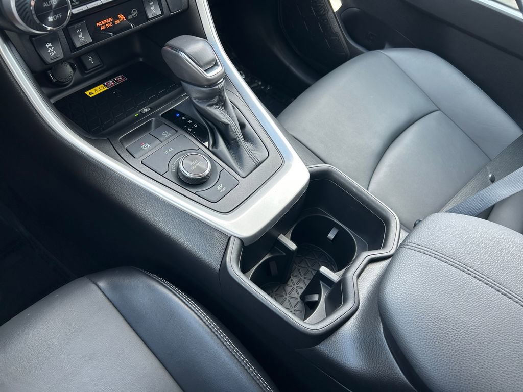 Used 2022 Toyota RAV4 XLE Premium image 20