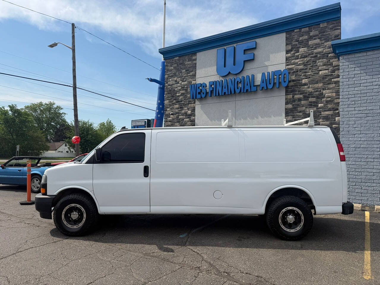 Used 2018 Chevrolet Express 2500 Extended RWD image 11
