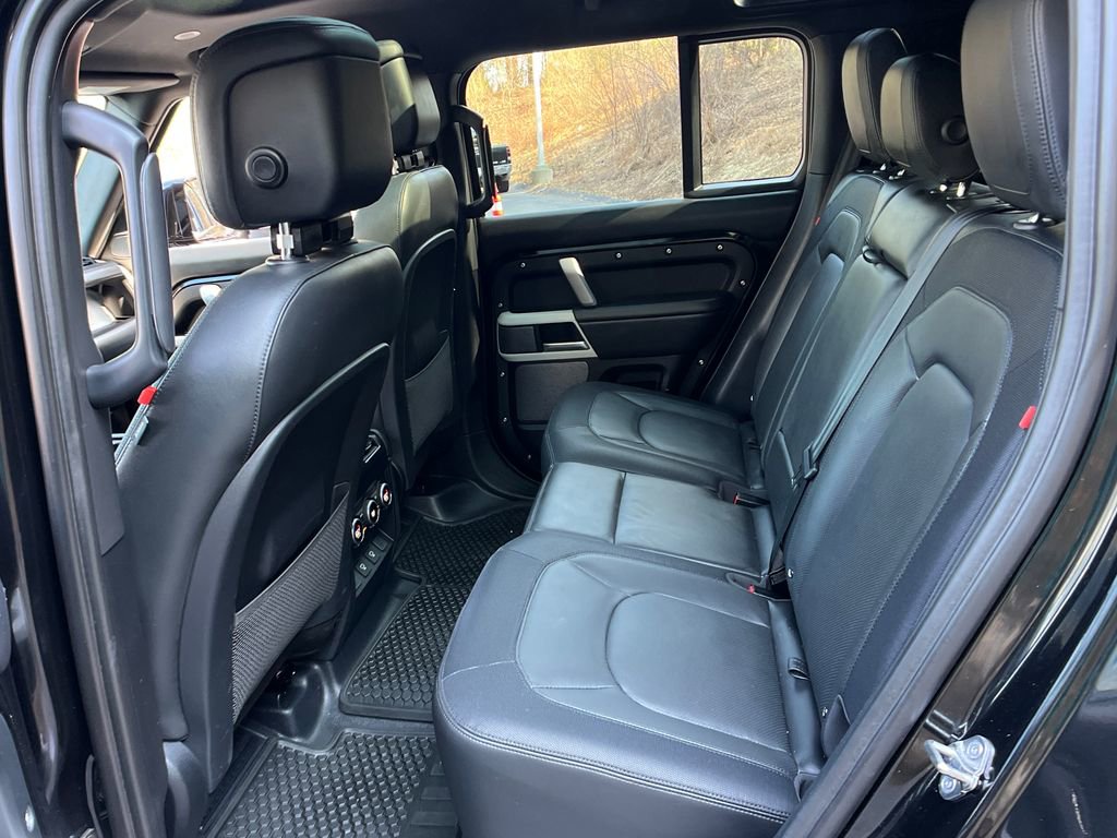 Used 2024 Land Rover Defender 110 X-Dynamic SE image 24