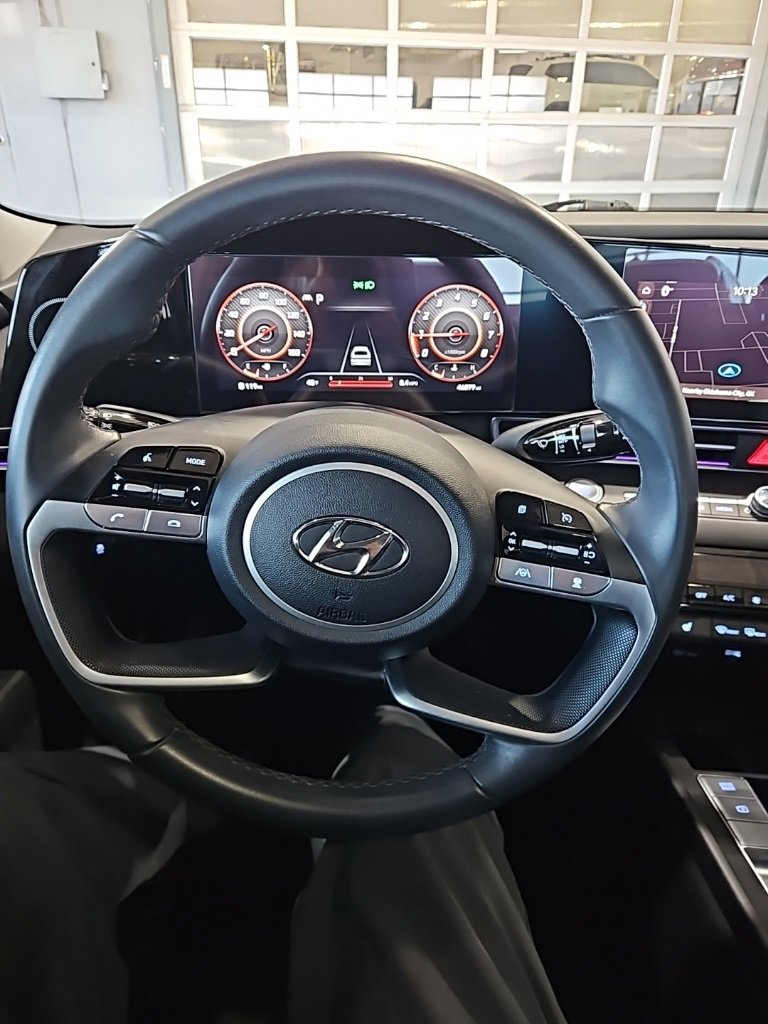 Used 2023 Hyundai Elantra Limited image 35