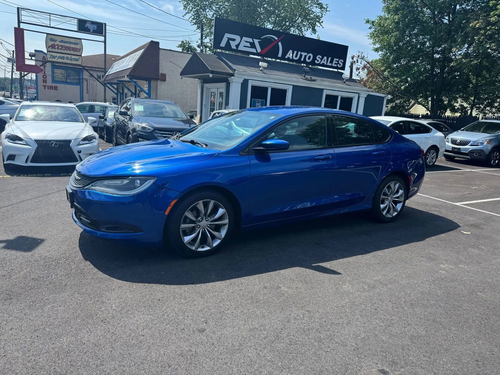 Used 2015 Chrysler 200 S image 2
