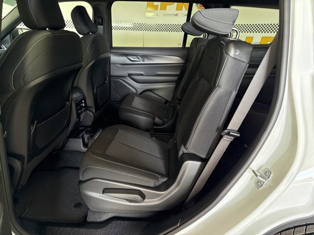 New 2025 Jeep Grand Cherokee L Laredo image 27