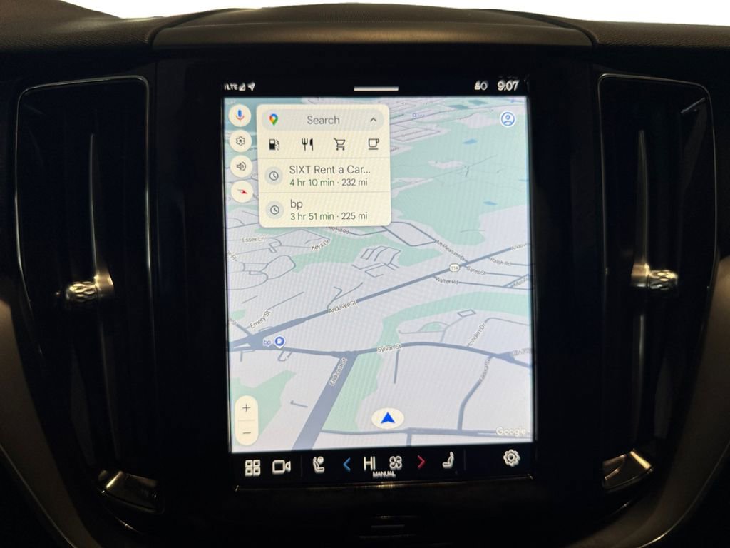 Certified 2025 Volvo XC60 B5 Core image 17