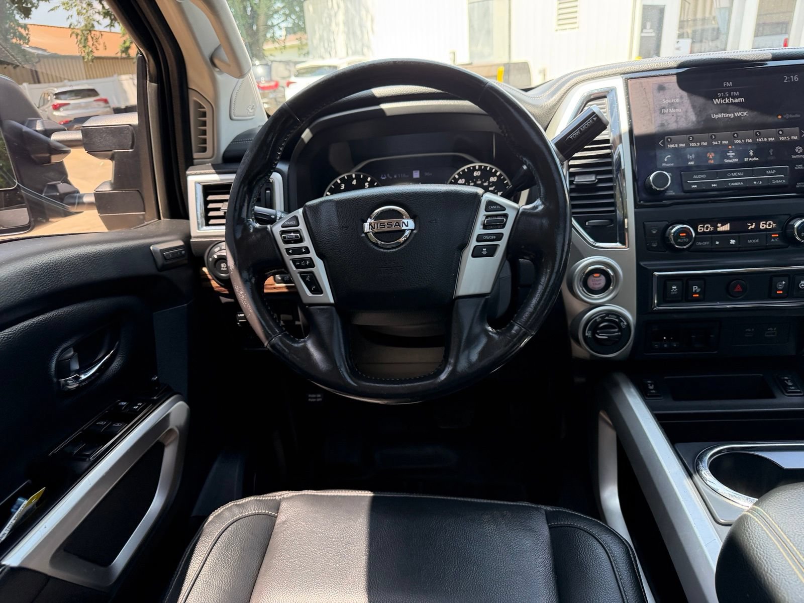 Used 2021 Nissan Titan SL w/ Moonroof Package AWD/4WD image 19