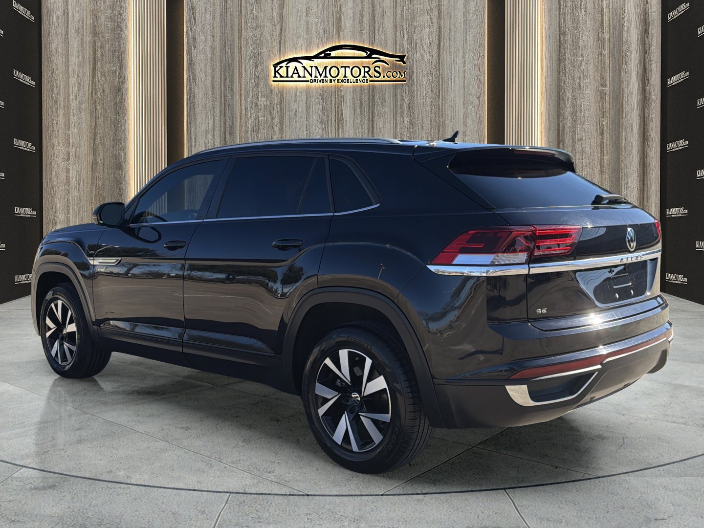 Used 2021 Volkswagen Atlas Cross Sport SE FWD image 5