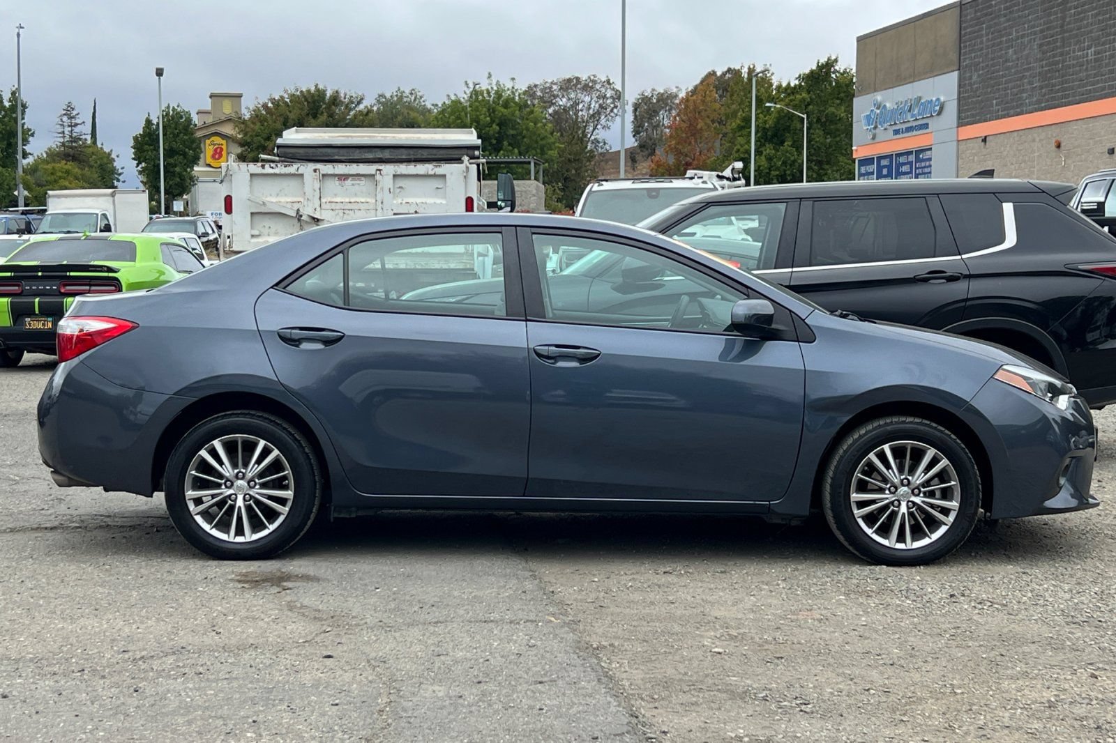 Used 2015 Toyota Corolla LE FWD image 3