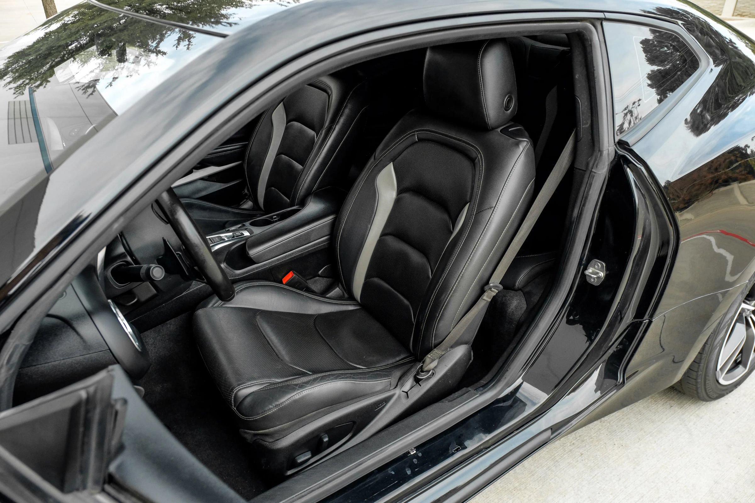 Used 2019 Chevrolet Camaro LT RWD image 39