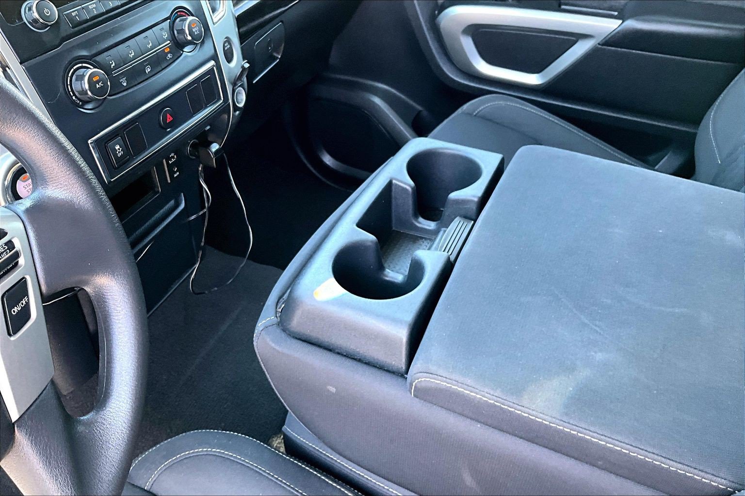 Used 2017 Nissan Titan SV AWD/4WD image 13