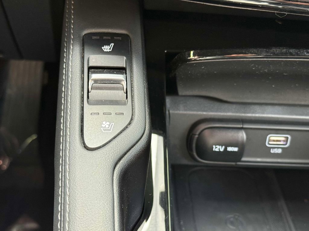 Used 2024 Kia Telluride EX w/ EX Captain's Chair Package image 28