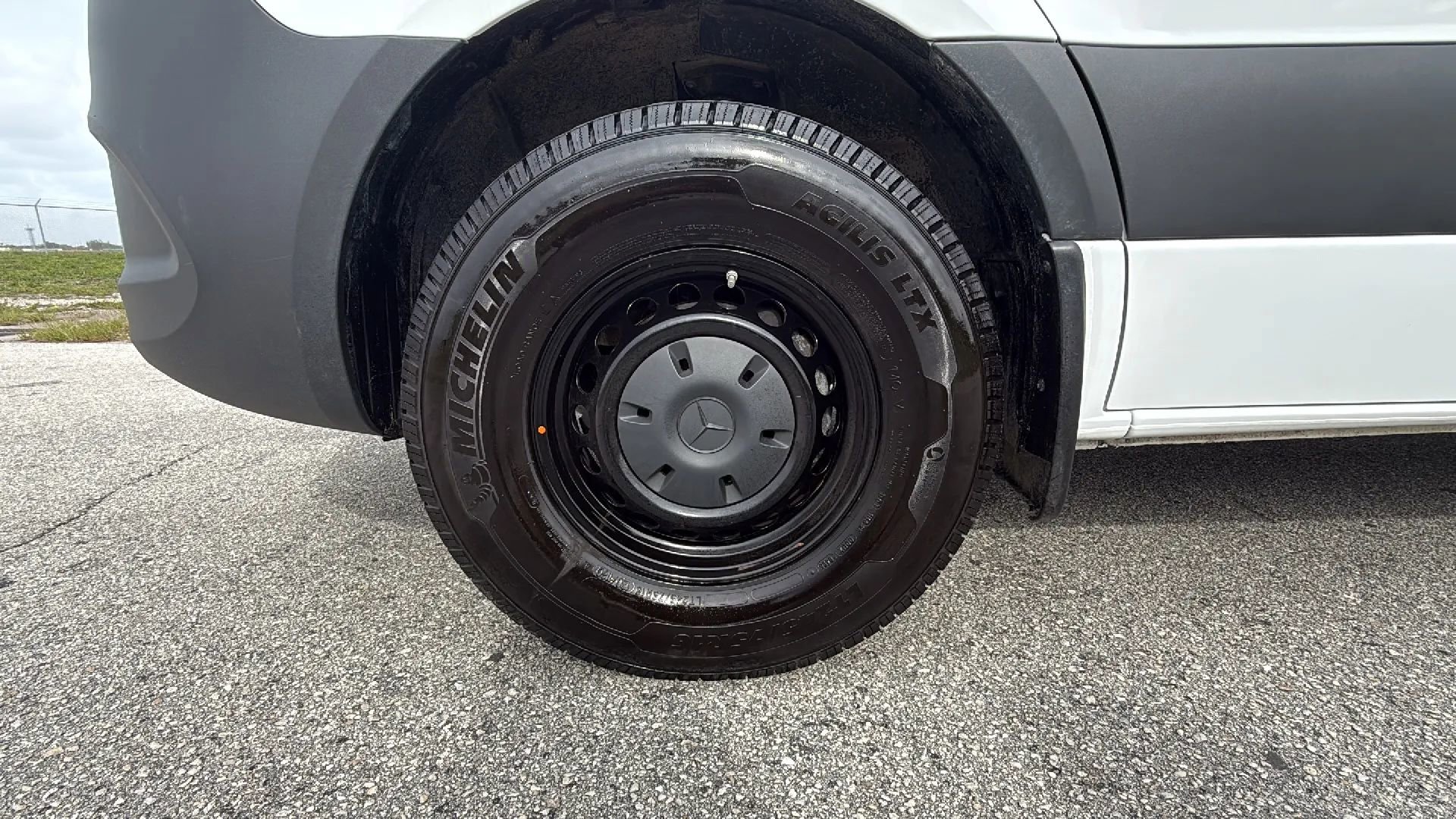 Used 2024 Mercedes-Benz Sprinter 2500 w/ Acoustic Package image 23