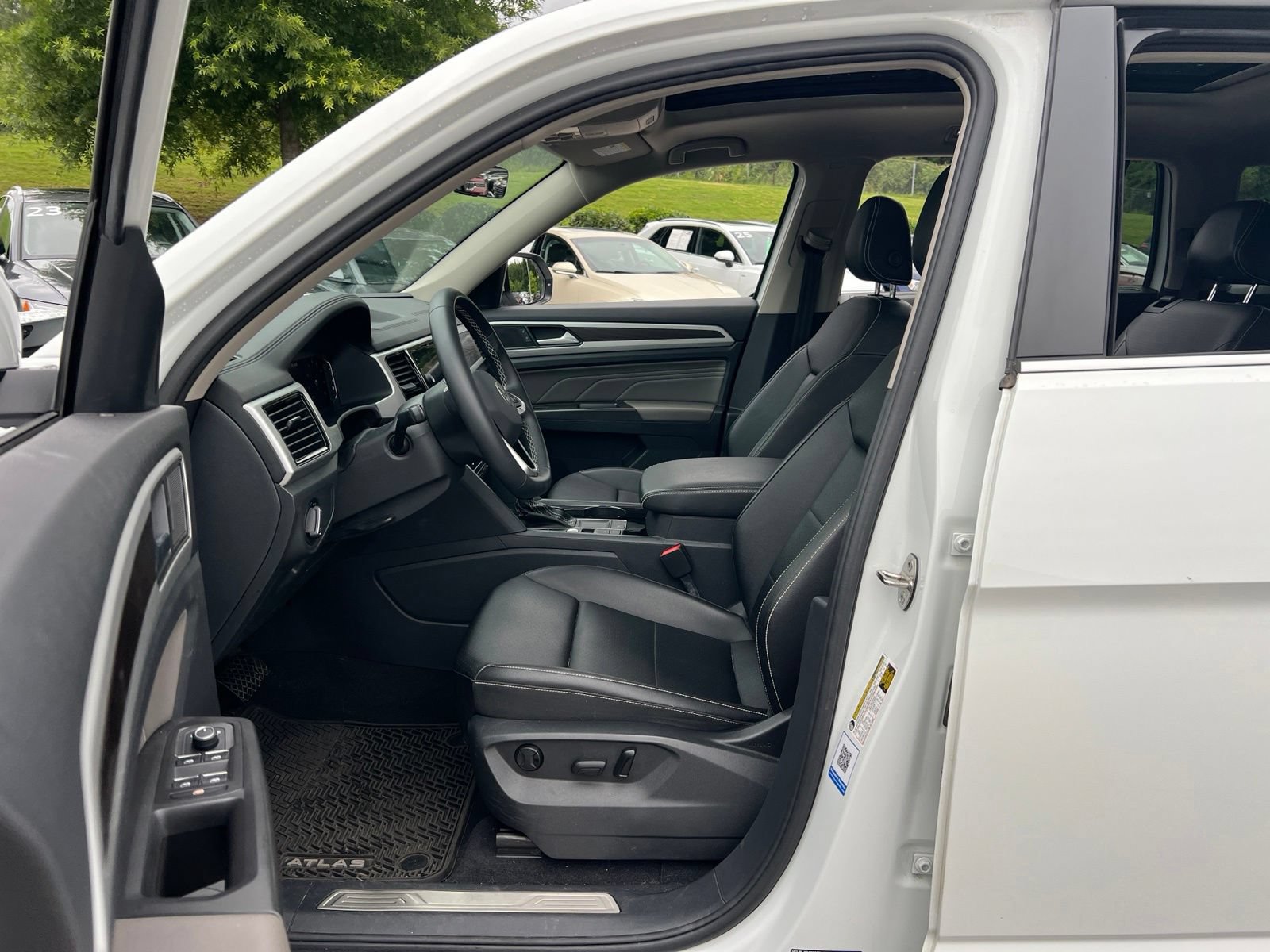 Used 2022 Volkswagen Atlas SE FWD image 28