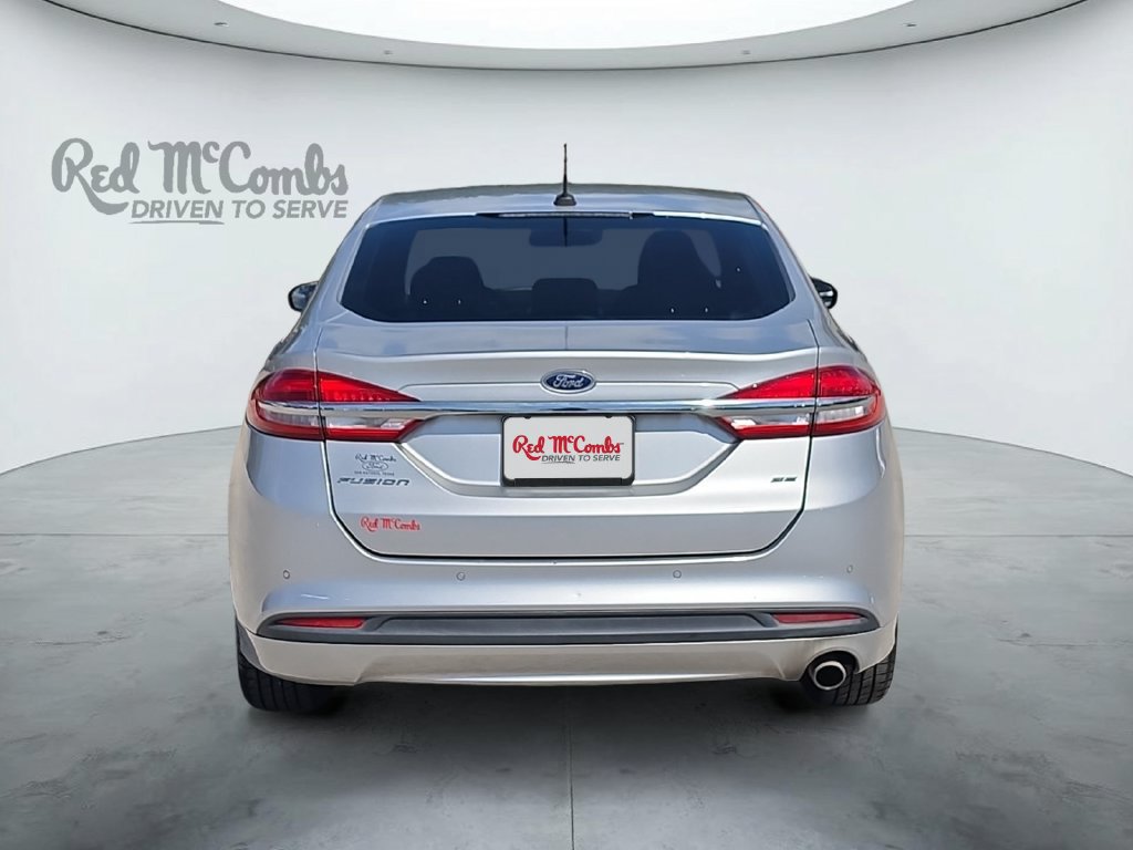 Used 2017 Ford Fusion SE w/ Fusion SE Technology Package FWD image 4