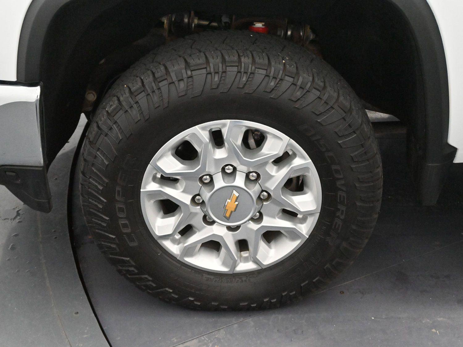 Used 2023 Chevrolet Silverado 2500 LT w/ Convenience Package image 33