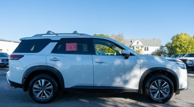 Certified 2025 Nissan Pathfinder SL image 5