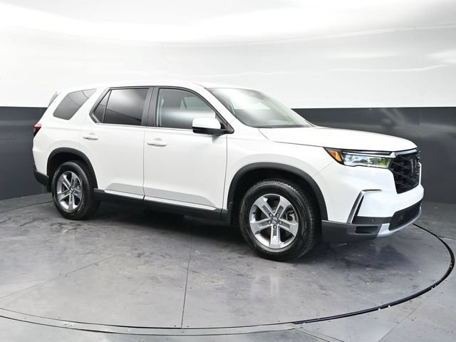 Used 2025 Honda Pilot EX-L image 3