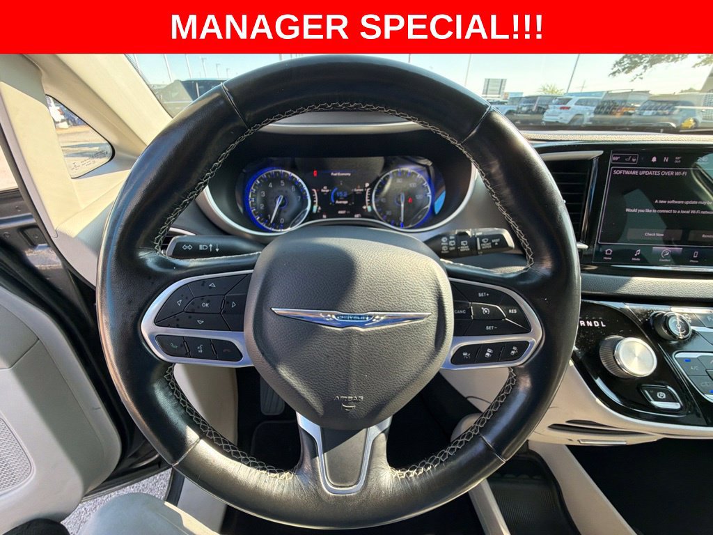 Used 2021 Chrysler Pacifica Touring-L FWD image 25