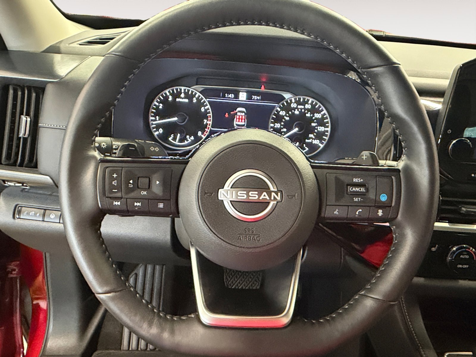 Used 2025 Nissan Pathfinder SL AWD/4WD image 14