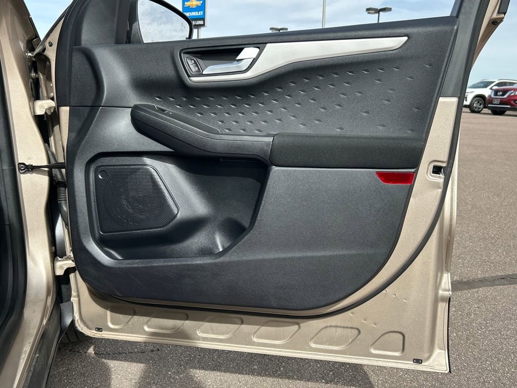 Used 2020 Ford Escape SE image 32