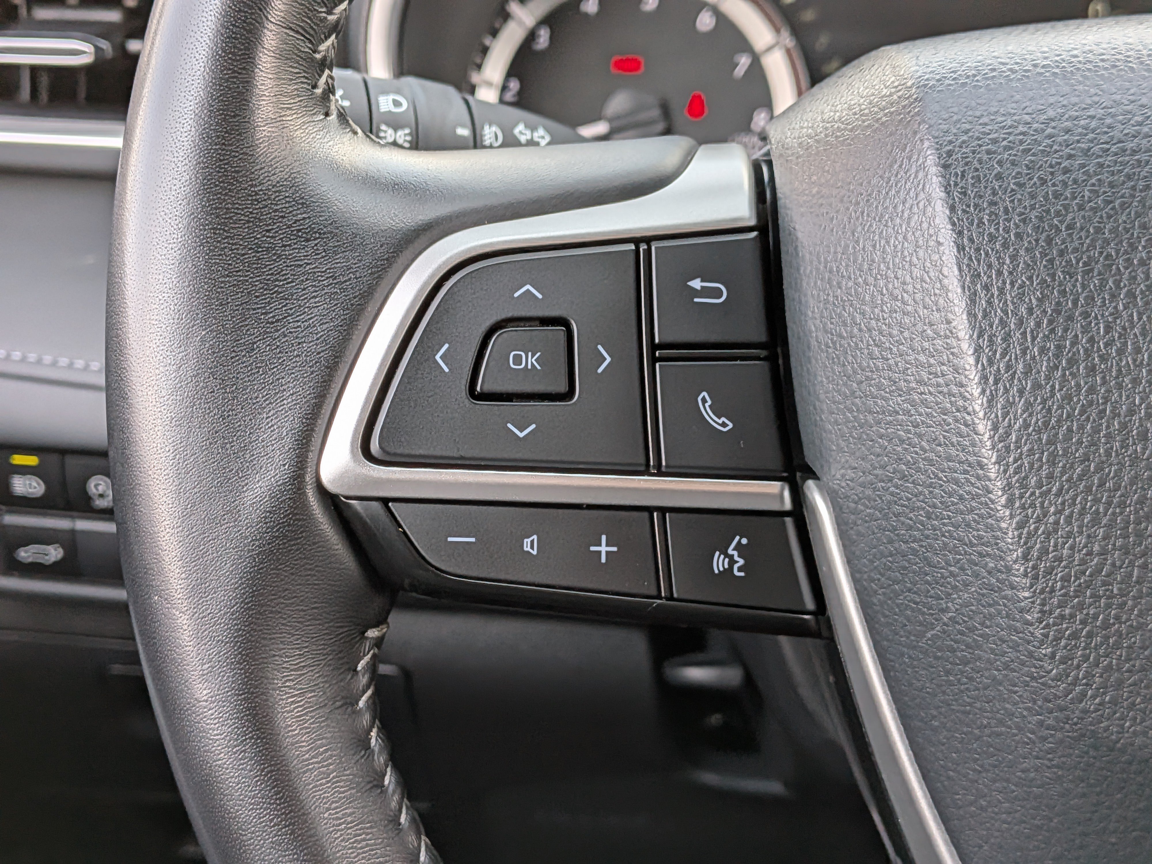 Used 2025 Toyota Highlander XLE AWD/4WD image 34