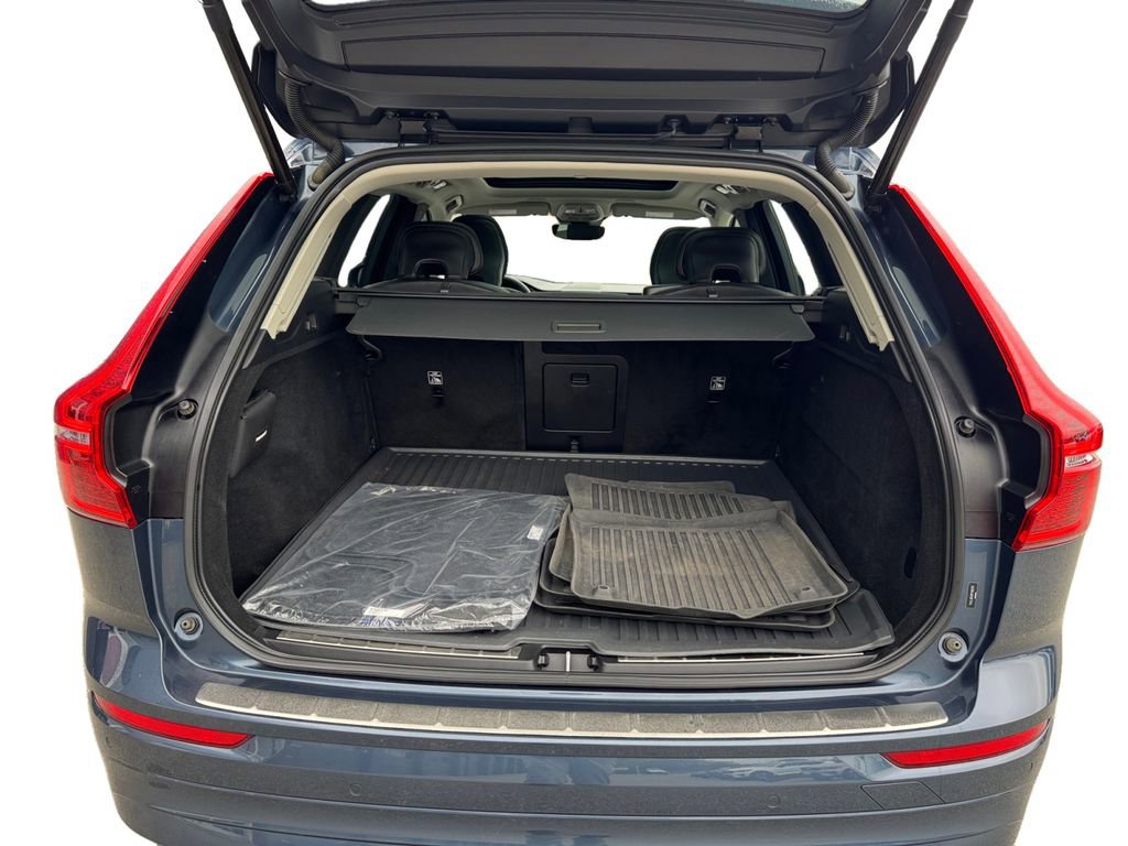 Certified 2023 Volvo XC60 B5 Core w/ Climate Package AWD/4WD image 6