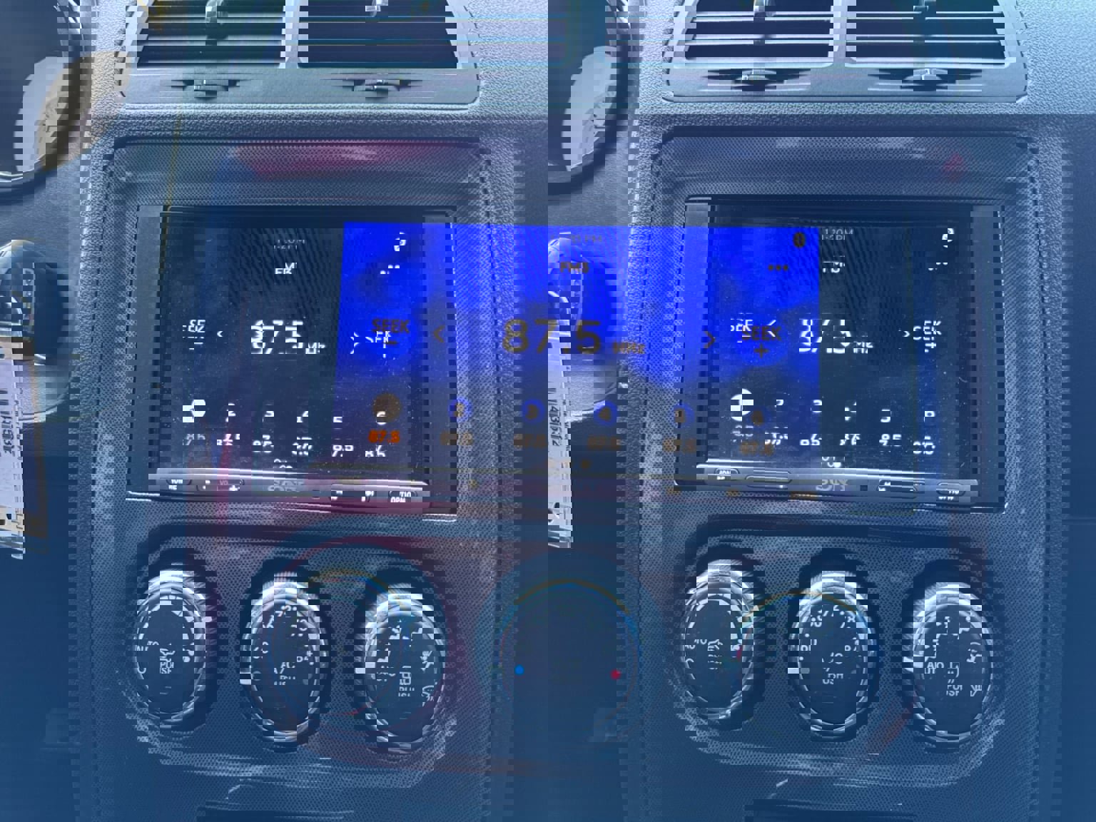 Used 2012 Dodge Challenger SXT image 21