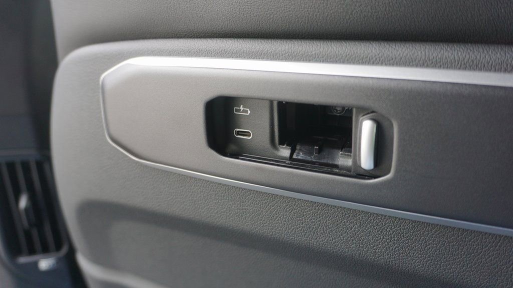 New 2026 BMW X5 xDrive40i w/ M Sport Package AWD/4WD image 16