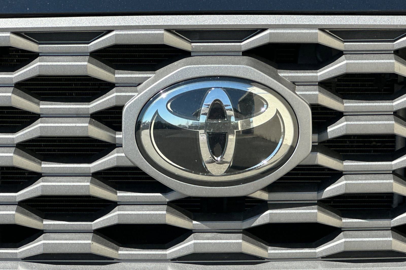 Used 2023 Toyota Tacoma TRD Sport w/ Black Out Package (TMS) image 37