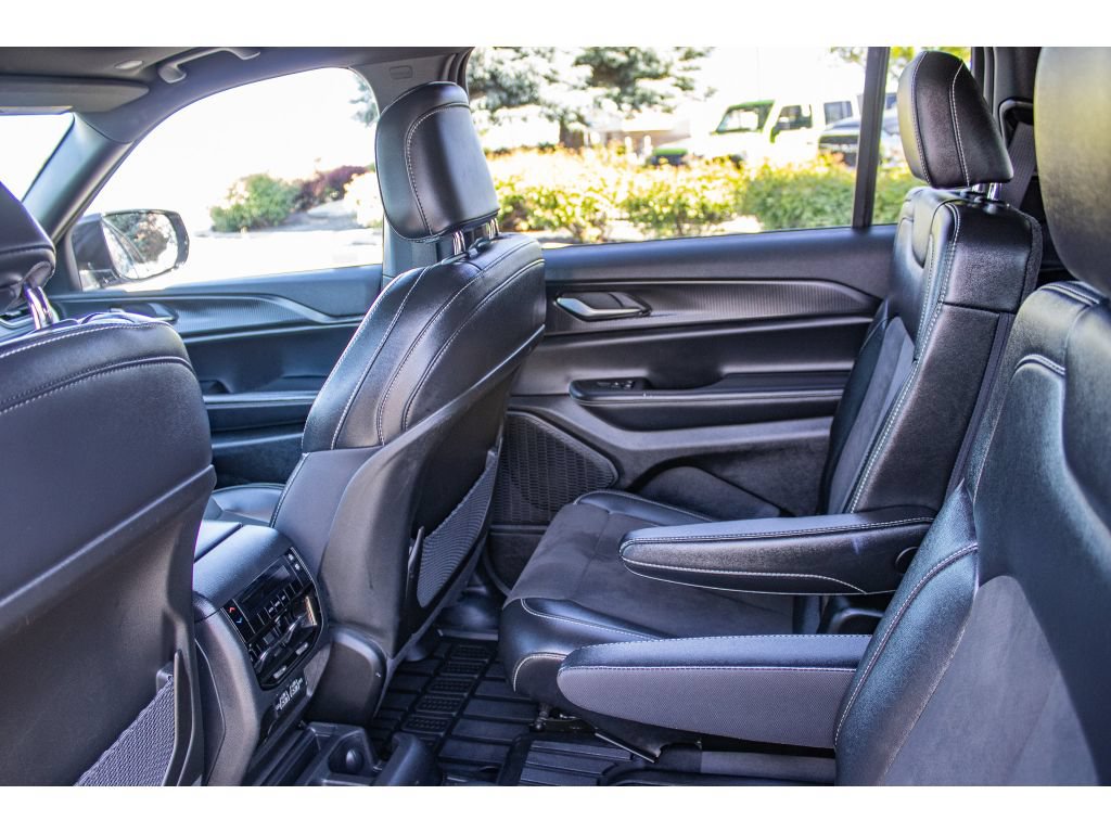 Used 2023 Jeep Grand Cherokee L Laredo AWD/4WD image 19