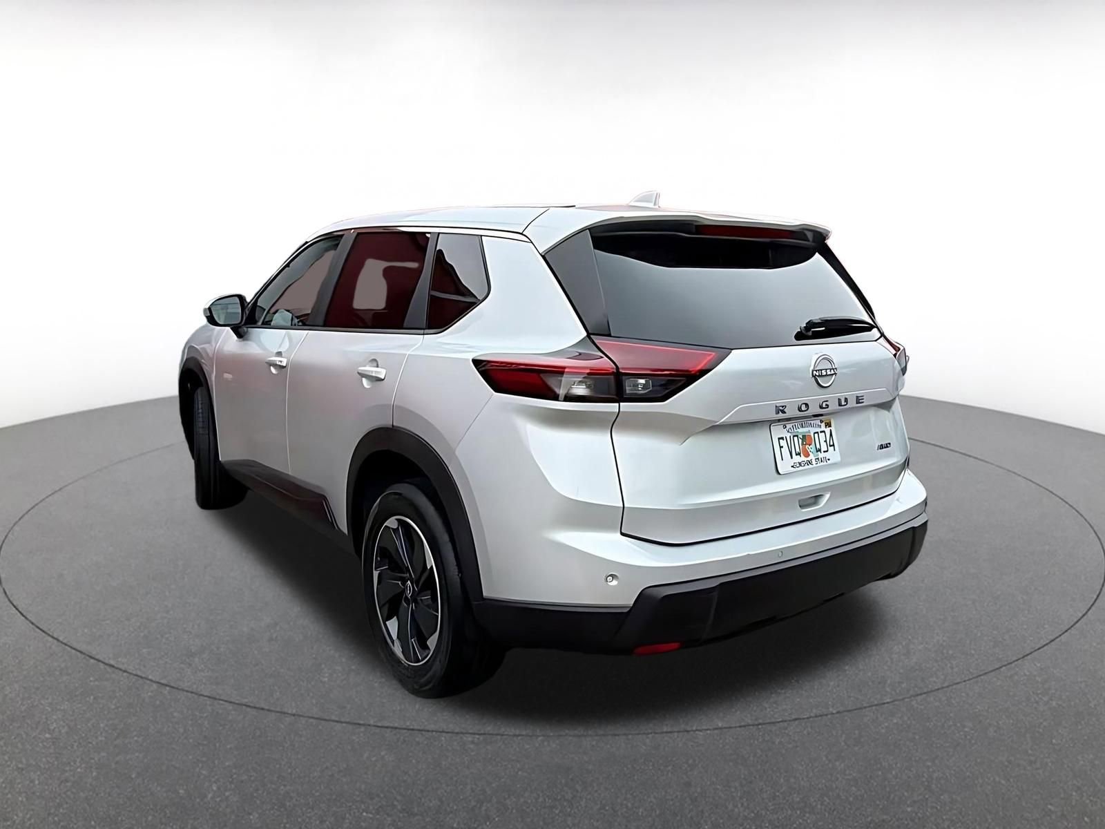 Used 2025 Nissan Rogue SV AWD/4WD image 4