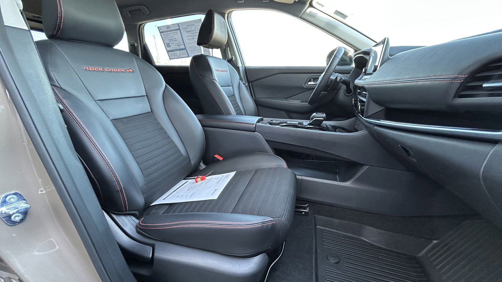 Used 2025 Nissan Rogue SV image 17