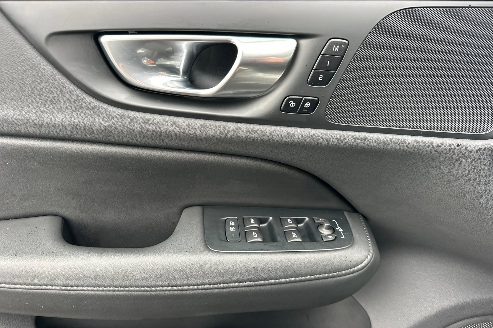 Used 2025 Volvo V60 B5 Cross Country Plus image 10