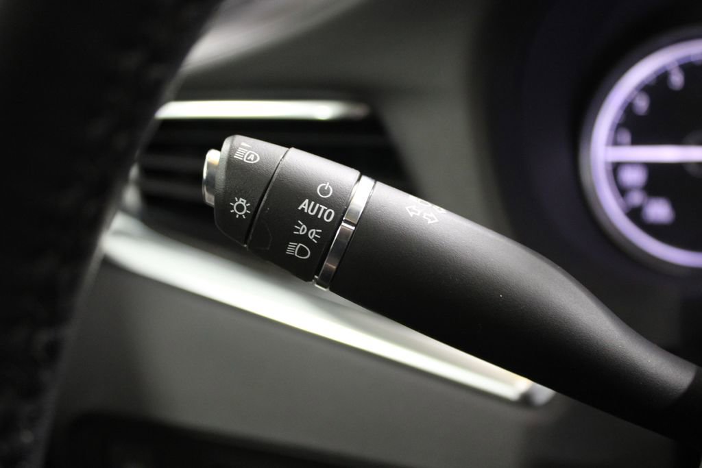 Used 2024 Buick Enclave Essence w/ Technology Package image 40