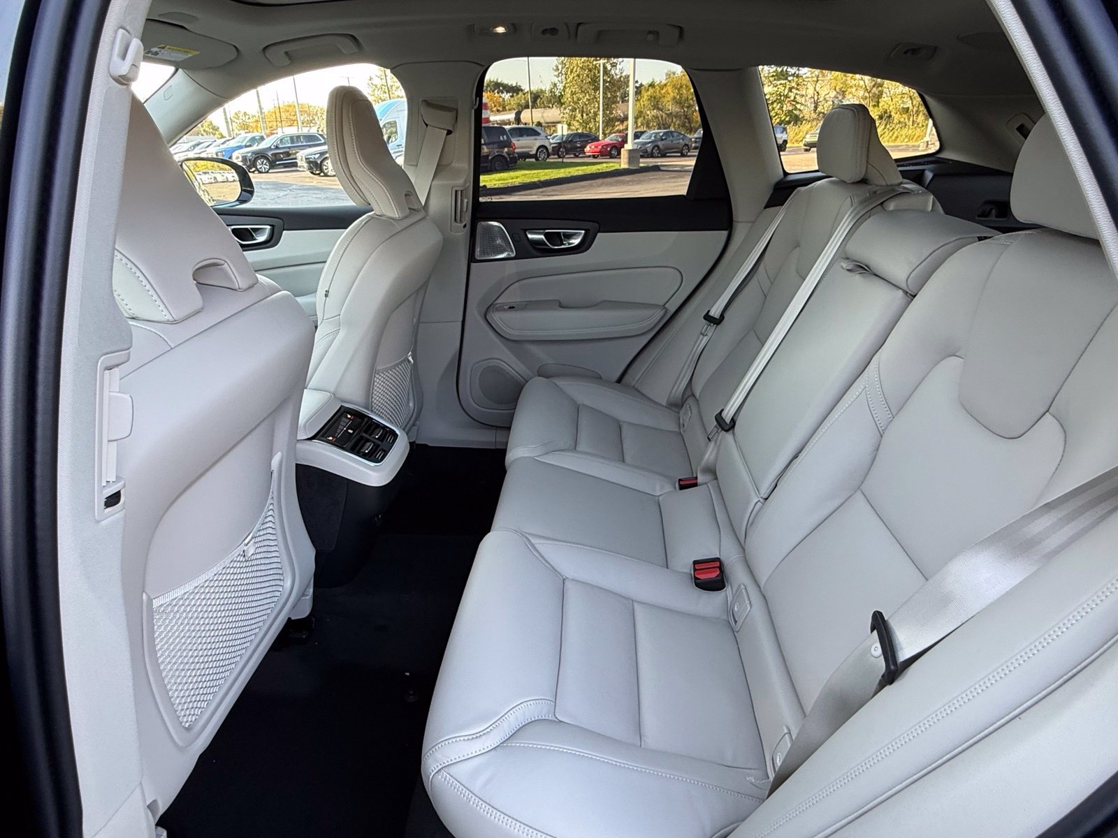 New 2027 Volvo XC60 B5 Ultra AWD/4WD image 15