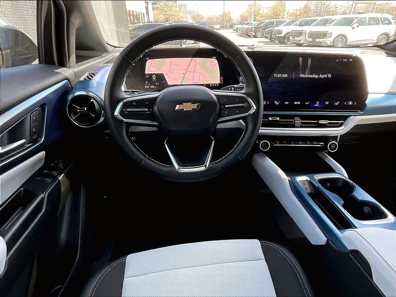 Used 2025 Chevrolet Equinox EV LT FWD image 17