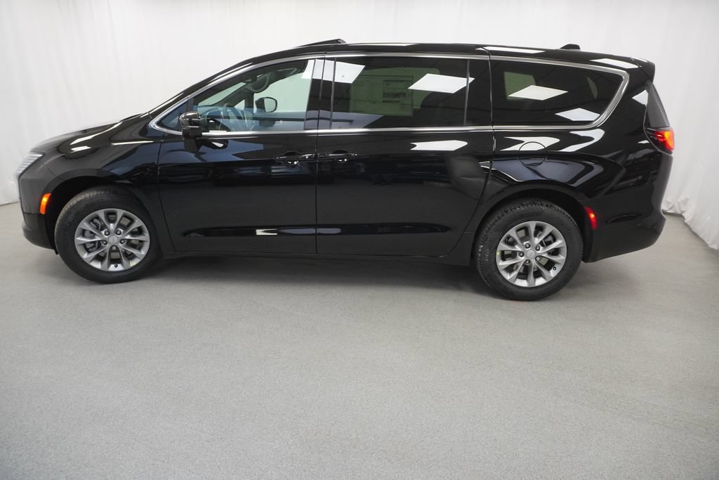 New 2027 Chrysler Pacifica Select AWD/4WD image 14