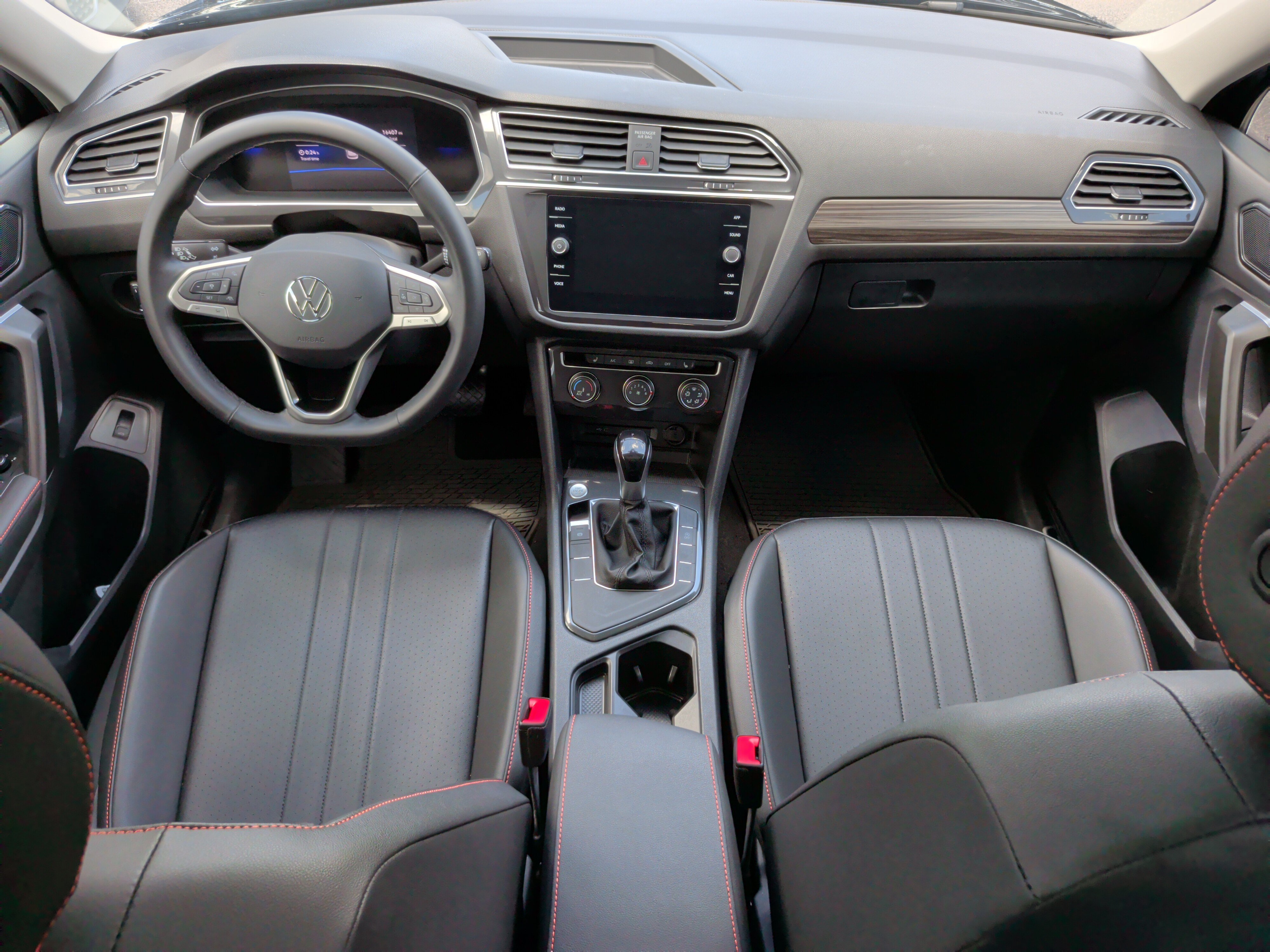 Used 2024 Volkswagen Tiguan Wolfsburg Edition FWD image 31