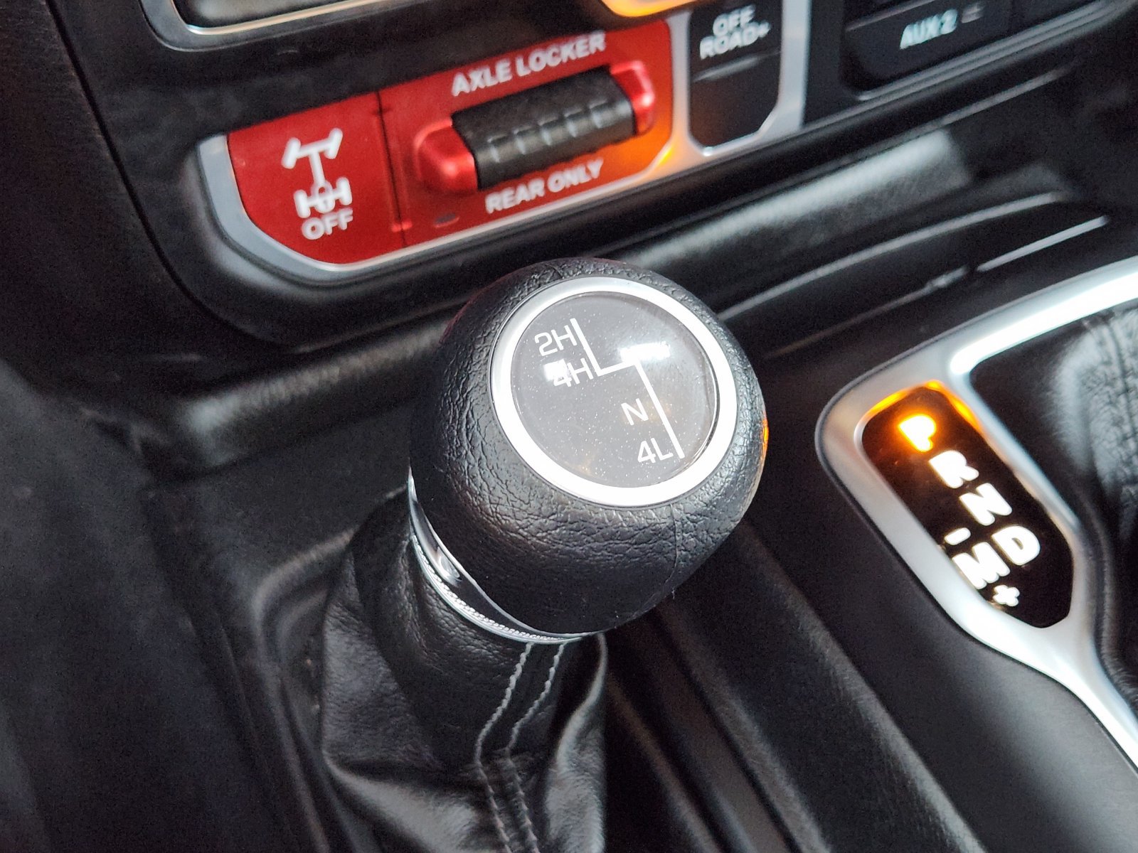 Used 2025 Jeep Gladiator Sport AWD/4WD image 29