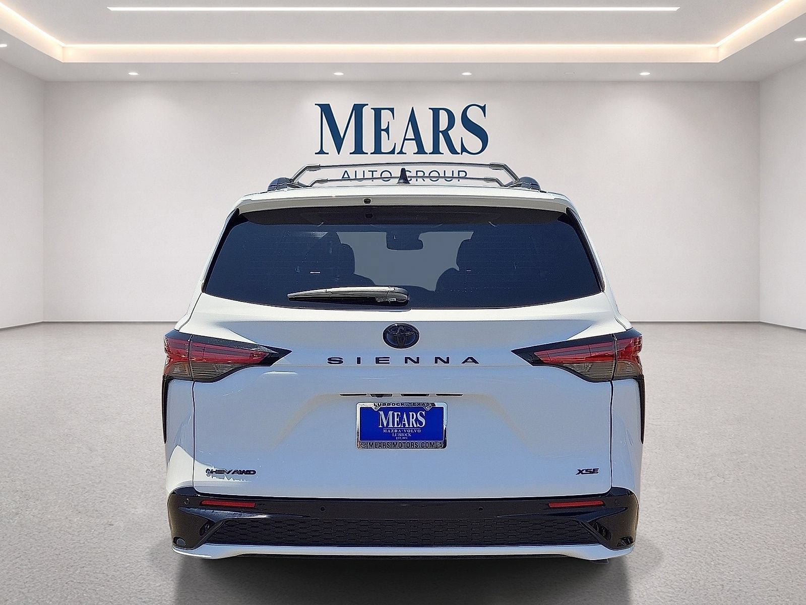 Used 2025 Toyota Sienna XSE w/ XSE Premium Package AWD/4WD image 4