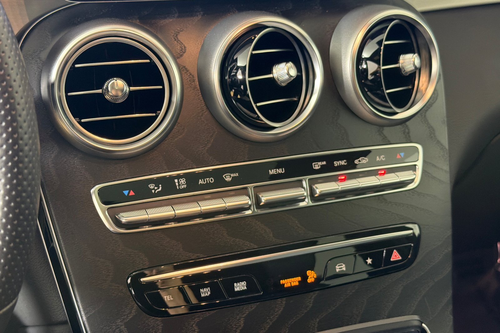 Used 2022 Mercedes-Benz GLC 300 4MATIC Coupe image 18