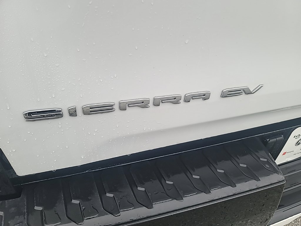 Used 2025 GMC Sierra EV Denali AWD/4WD image 13