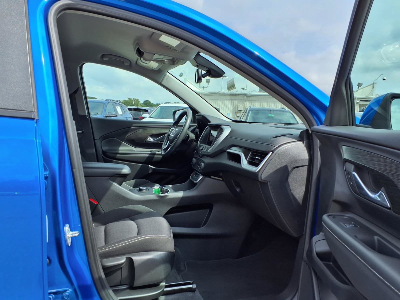 Used 2024 GMC Terrain SLE FWD image 25