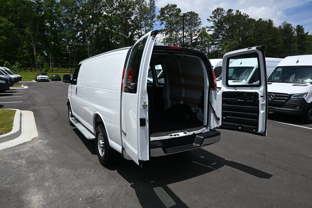 Used 2025 Chevrolet Express 2500 w/ Driver Convenience Package RWD image 27