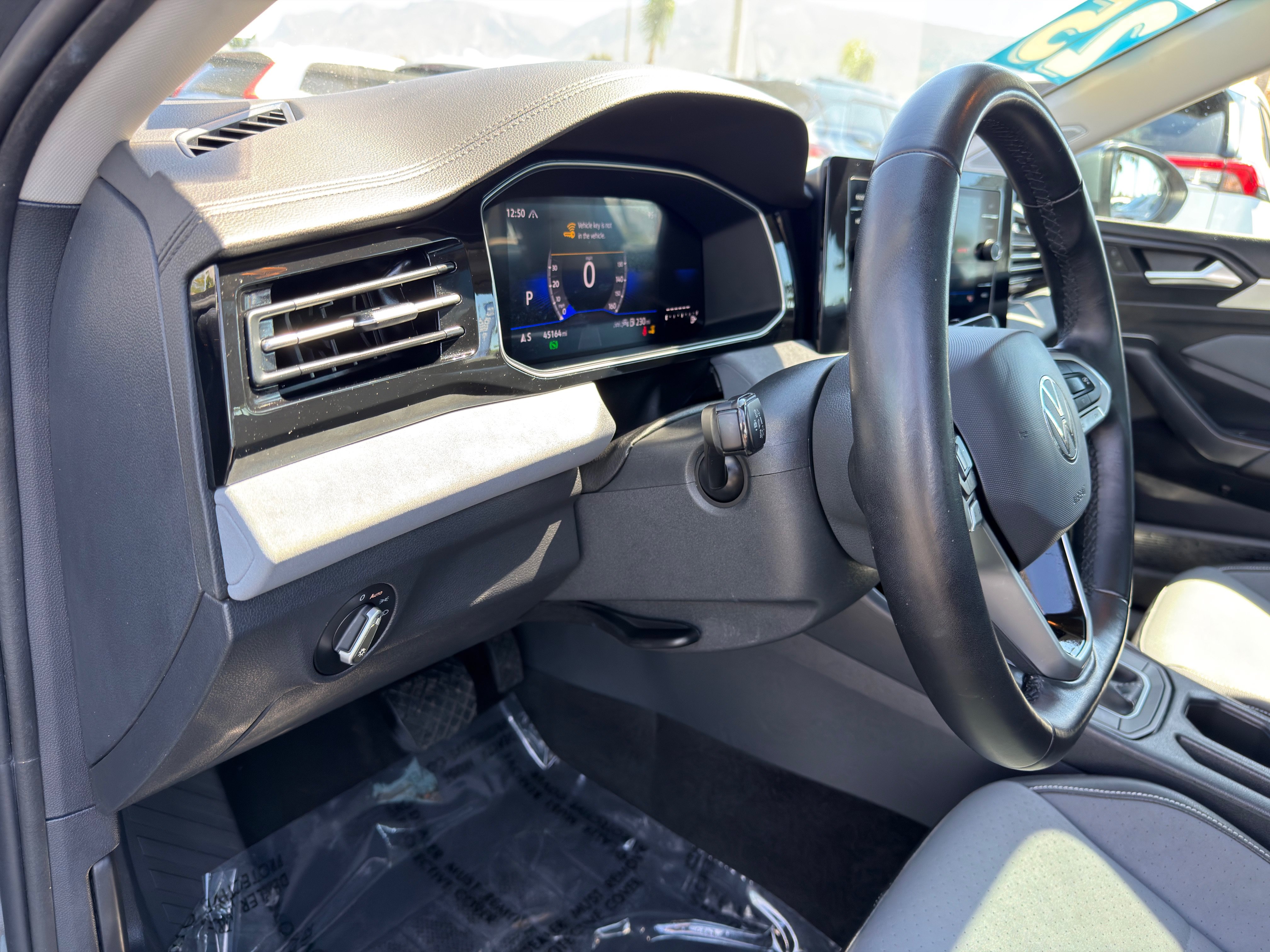 Used 2025 Volkswagen Jetta SE FWD image 24